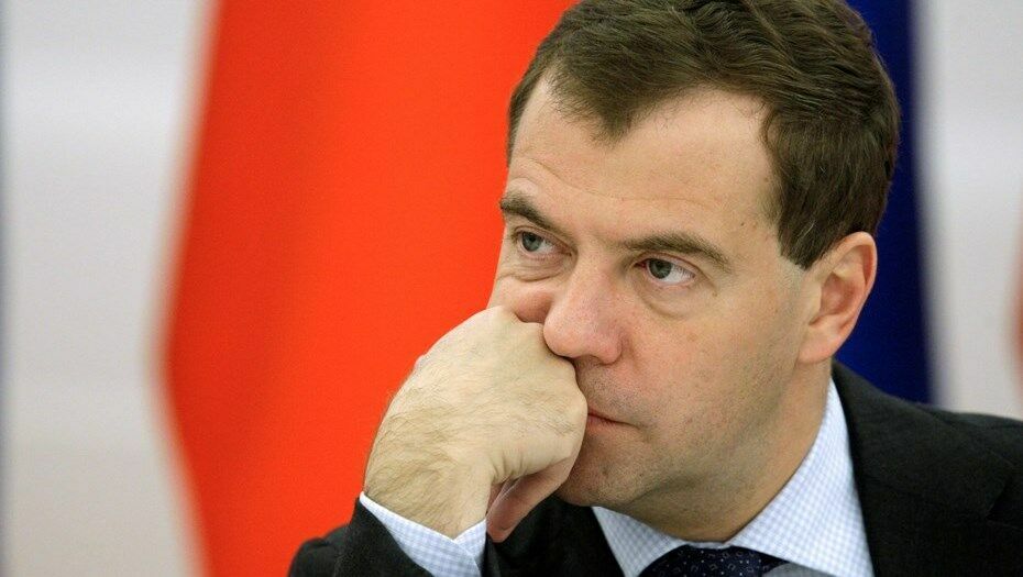 Дмитрию Медведеву снизили доход на 200 тысяч рублей в месяц