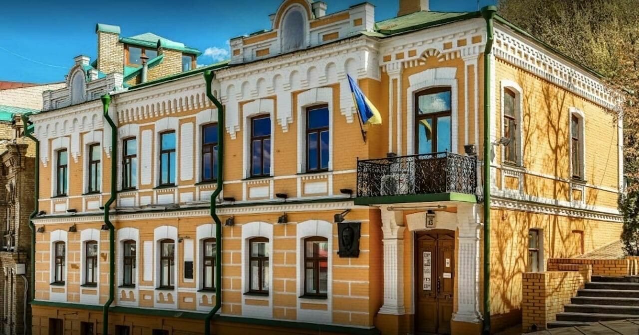 «Отменят музей, но не Булгакова» Сеть бушует по поводу судьбы дома писателя в Киеве