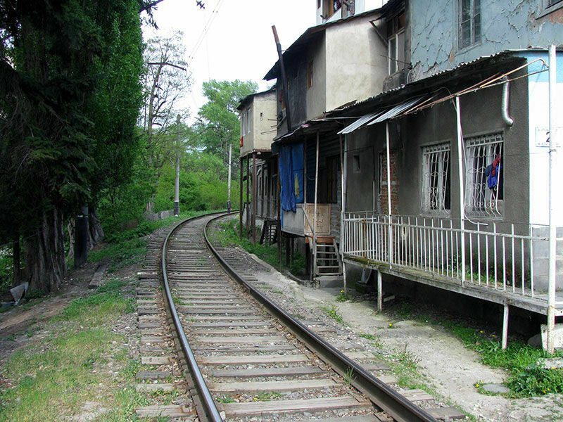Дом тюменца встал на пути железной дороги