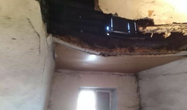 В Омске не признают аварийным дом, где обваливаются потолки