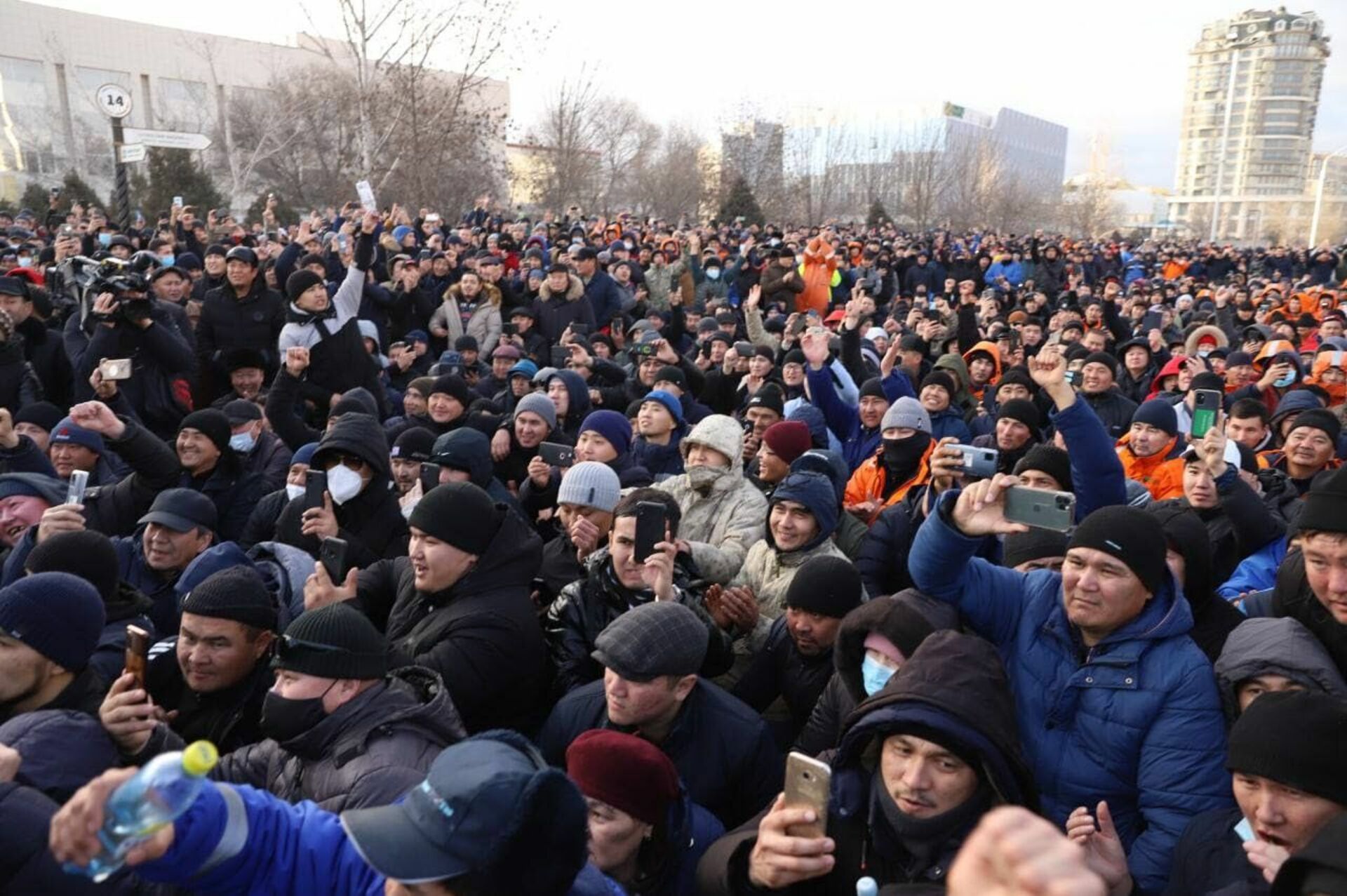 Народ против правительства. Казахстан январь 2022 протесты. Массовые протесты в Казахстане 2022. Протесты в Казахстане 2021. Восстание в Казахстане 2022.