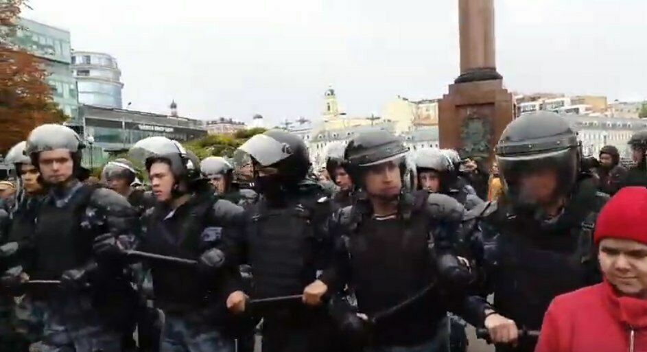На митинге в Москве полиция задержала 190 человек  (ВИДЕО)