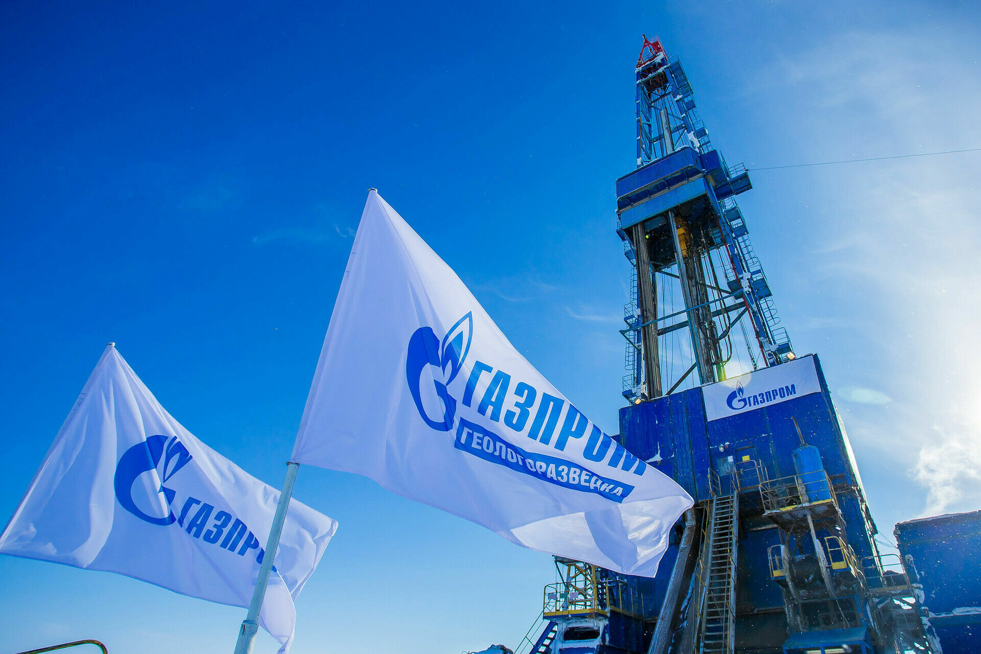 «Газпром» продолжает поставки через Украину