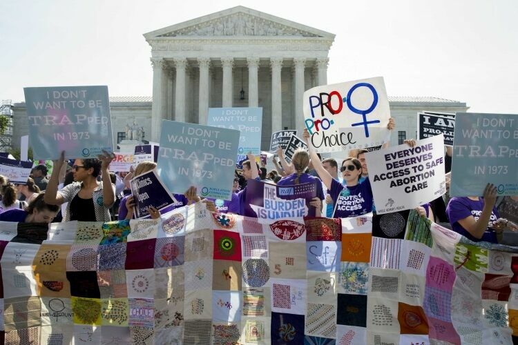 В США Верховный суд отменил техасское ограничение на аборты