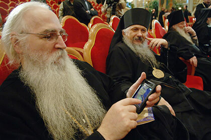 РПЦ одобрила создание православного тарифа с СМС-цитатами от патриарха