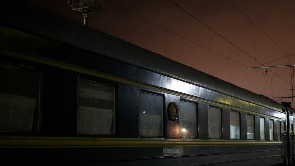 В Подмосковье неизвестный поджег релейные шкафы на железной дороге (ВИДЕО)