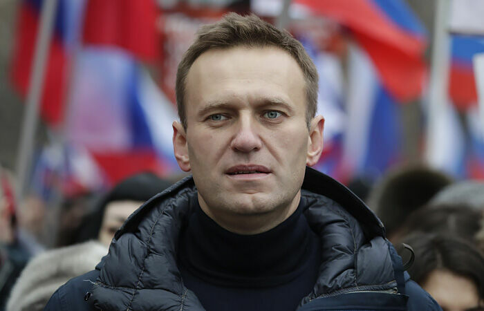Навальный ответил на обвинение Путина о «самоотравлении»
