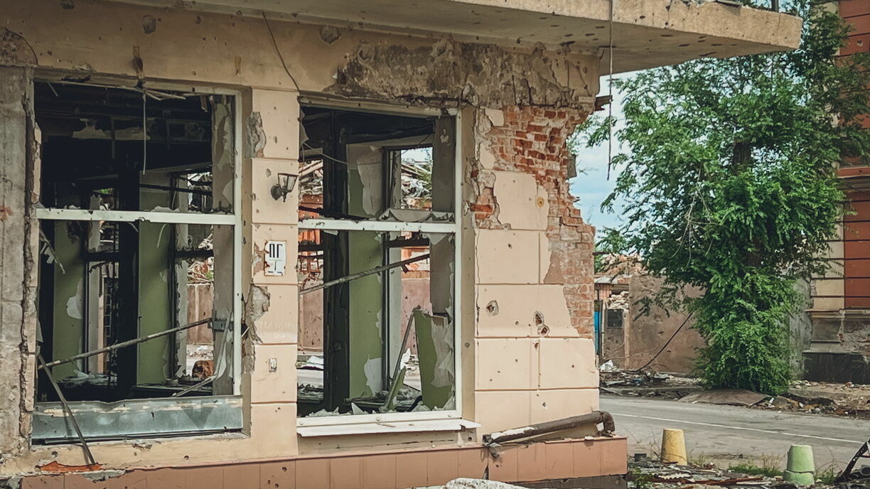 Школа, дом культуры и мэрия повреждены во время обстрела села в Белгородской области