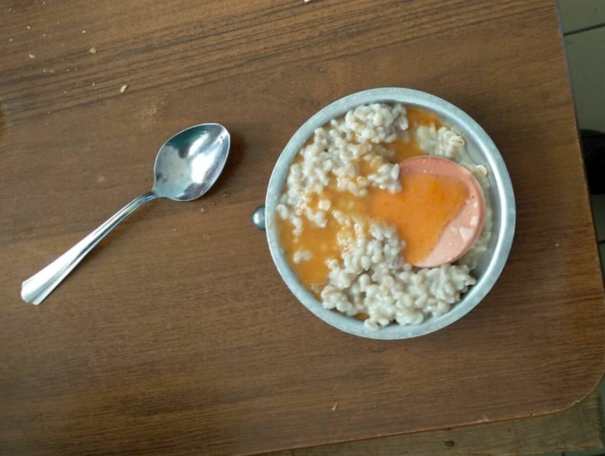В школе на Алтае детей кормят "тюремной баландой" (ФОТО)