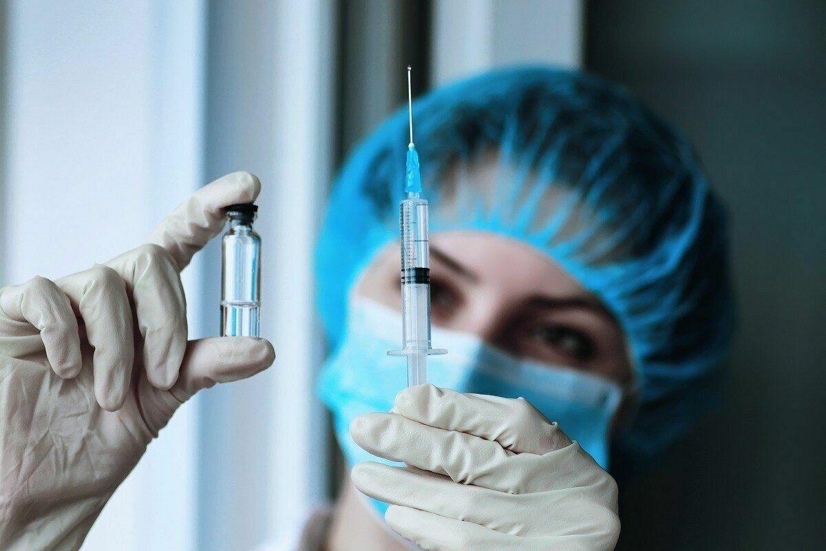 Вакцинированные от COVID россияне смогут сообщать о реакции на препарат в приложении