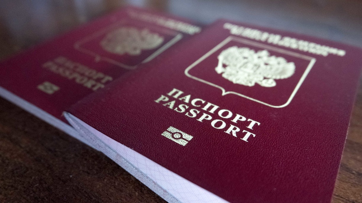 Украинца с паспортом РФ лишили гражданства за призывы убивать россиян