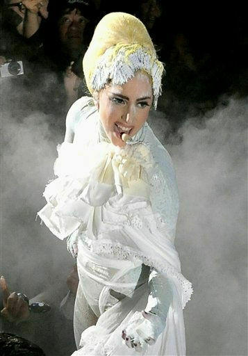 Леди Гага, опасаясь СПИДа, отказалась от секса