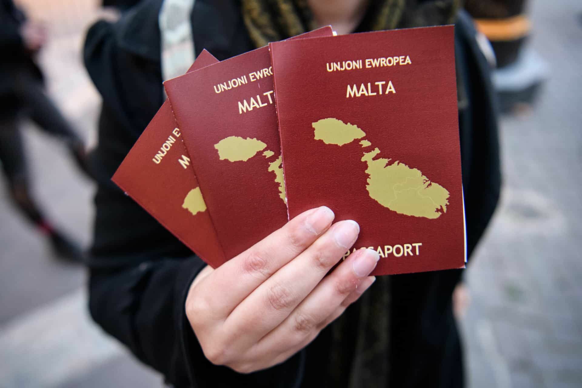 ЕС подает в суд на Мальту за продажу иностранцам «золотых» паспортов