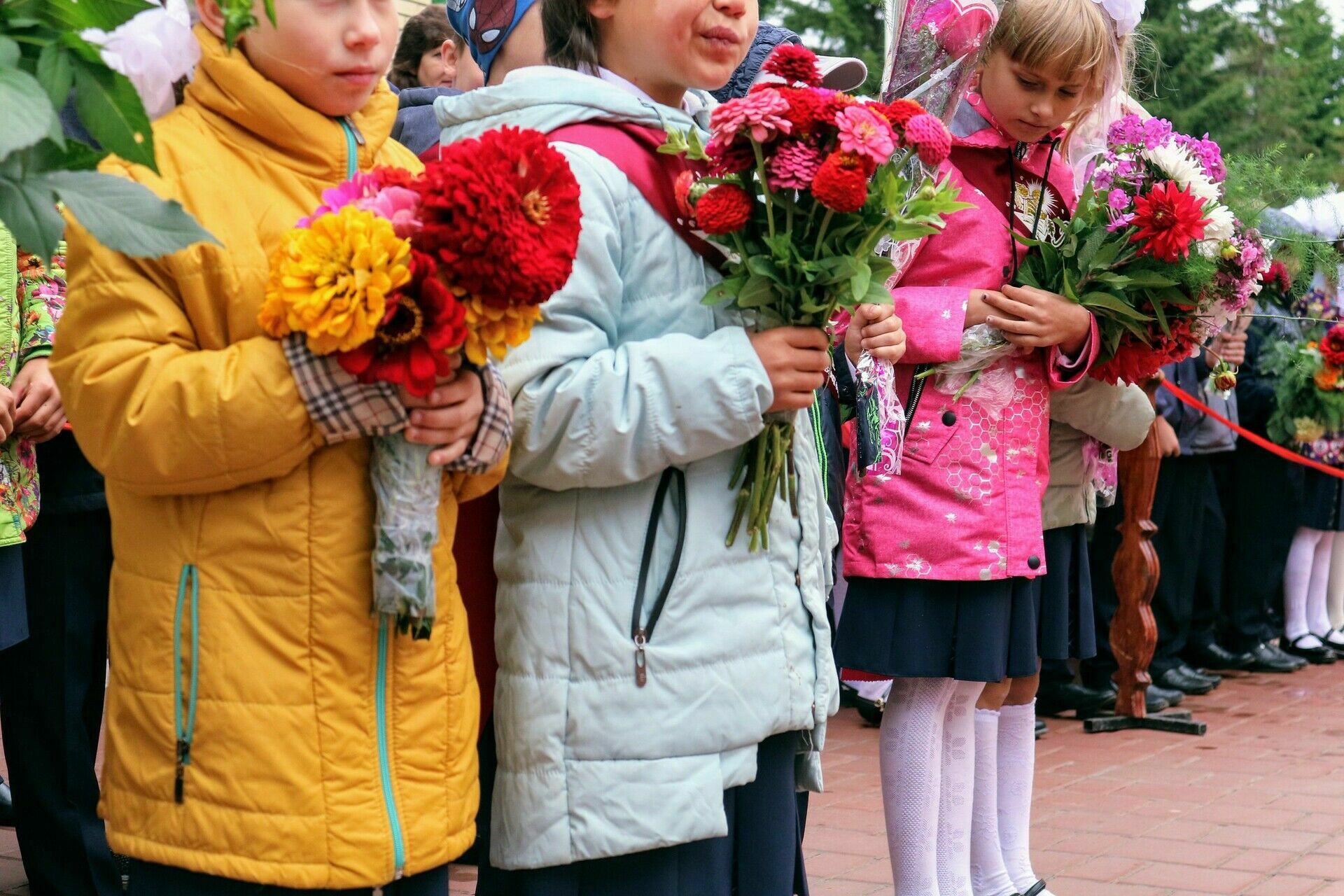 Жители Екатеринбурга отправят детей в школу 1 сентября с цветами из Армении