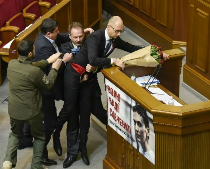 Депутат Барна исключен из «Блока Петра Порошенко» за нападение на Яценюка