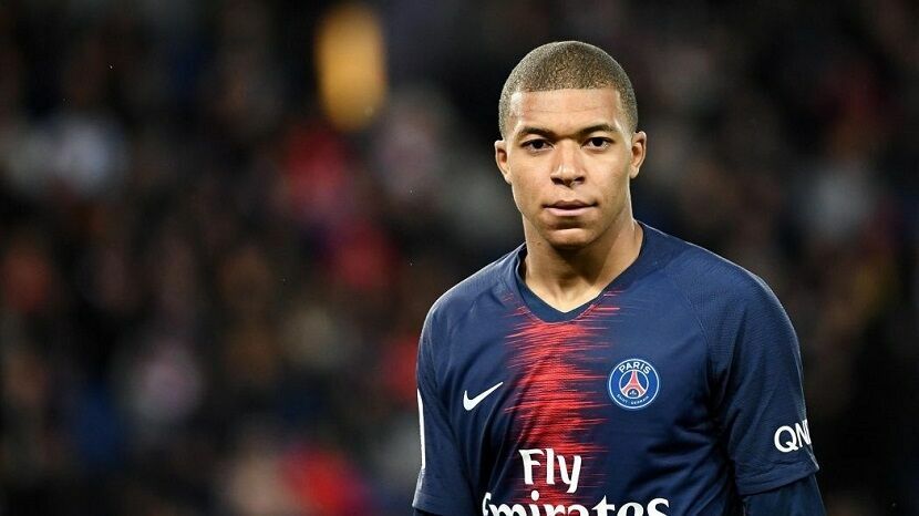 Французский футболист отдал призовые 470 тысяч евро на помощь больным детям