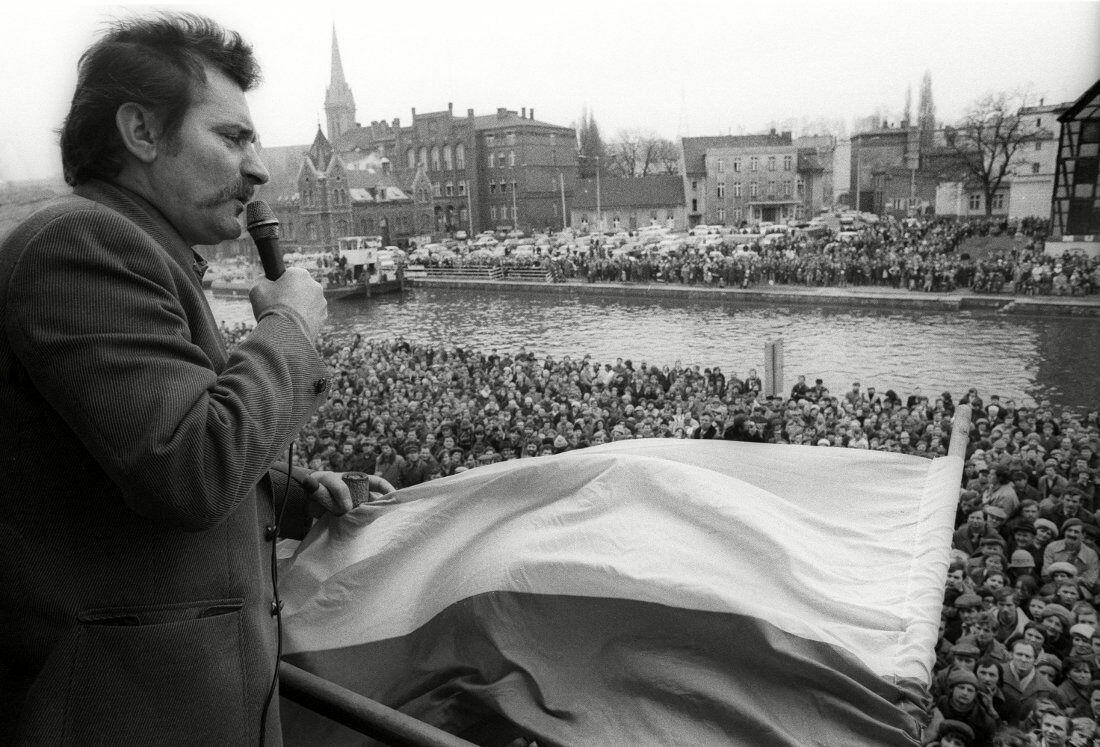 1976 г.  Гданьск. Восстание возглавил  Лех Валенса