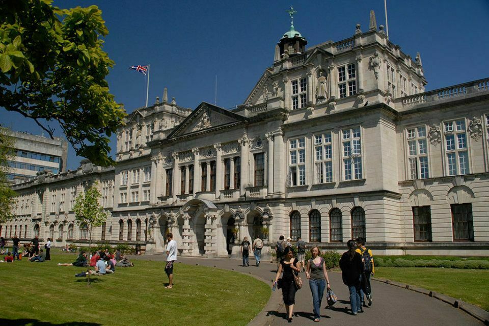 В 90 британских университетах выявлены вспышки ковида