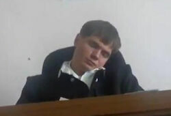 Судья, уснувший на заседании, попросил об отставке
