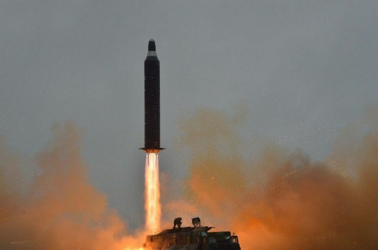 КНДР произвела запуск трех баллистических ракет в сторону Японского моря