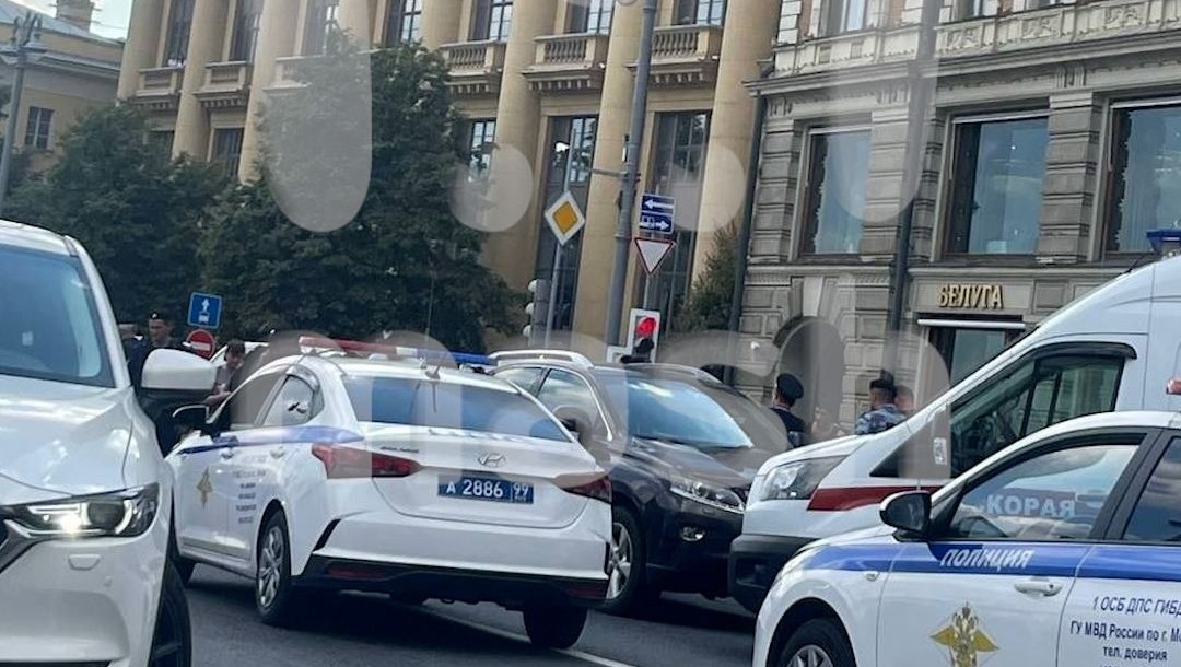 У отеля «Националь» в Москве на дороге произошла перестрелка