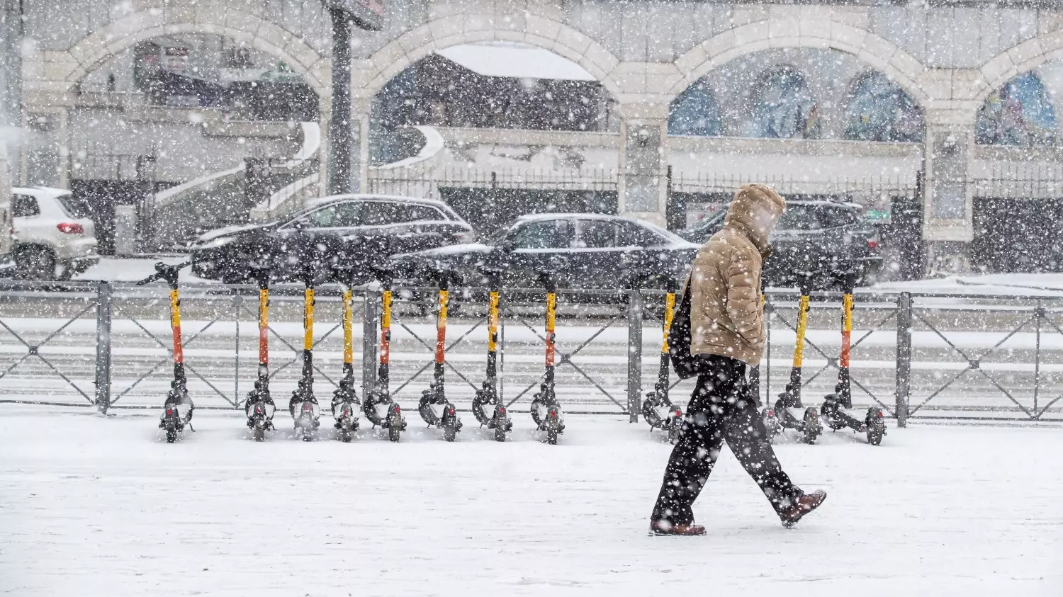 Новосибирск уже накрыло снегом