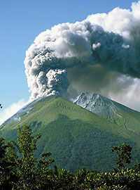 Индонезию снова взбудоражил вулкан