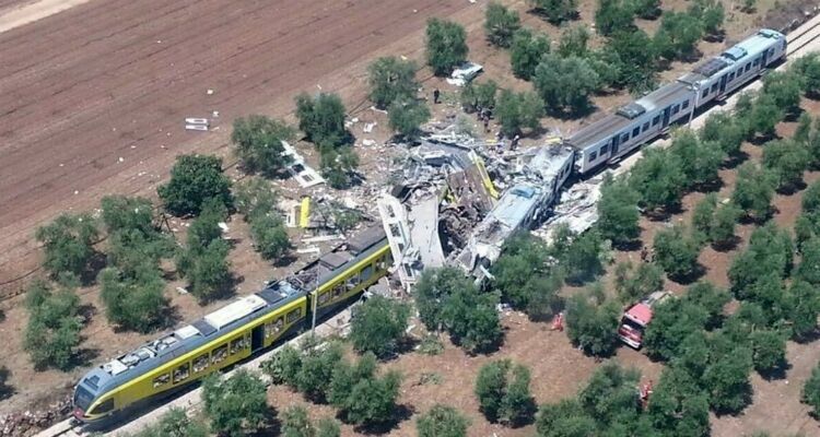Число жертв столкновения поездов на юге Италии выросло до 27