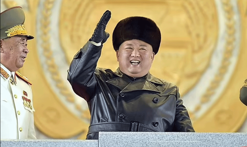 Северная Корея запрещает кожаные тренчи, чтобы народ не копировал стиль Ким Чен Ына