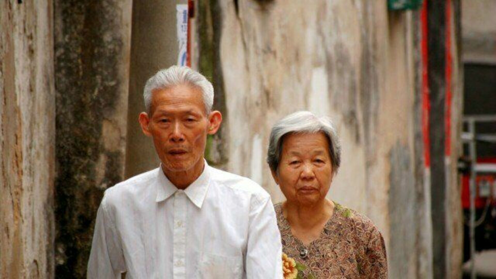 Пожилые азиаты. Пожилой китаец. Китай пожилые люди. Старики в Китае. Пожилая китаянка.