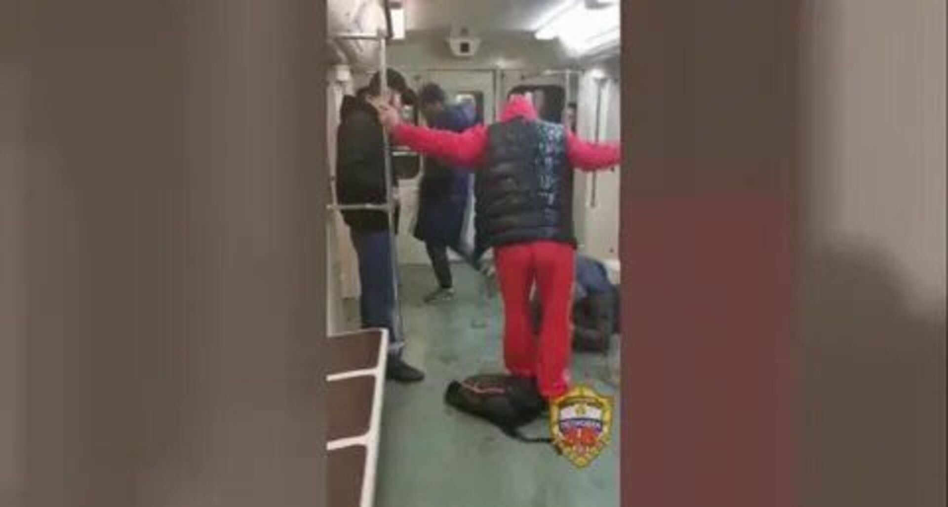 Обвинение нападение. Избиение парня в метро в Москве в 2021.