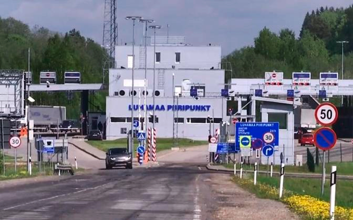 Восстановлено движение грузовиков через границу с Эстонией в Ленинградской обалсти