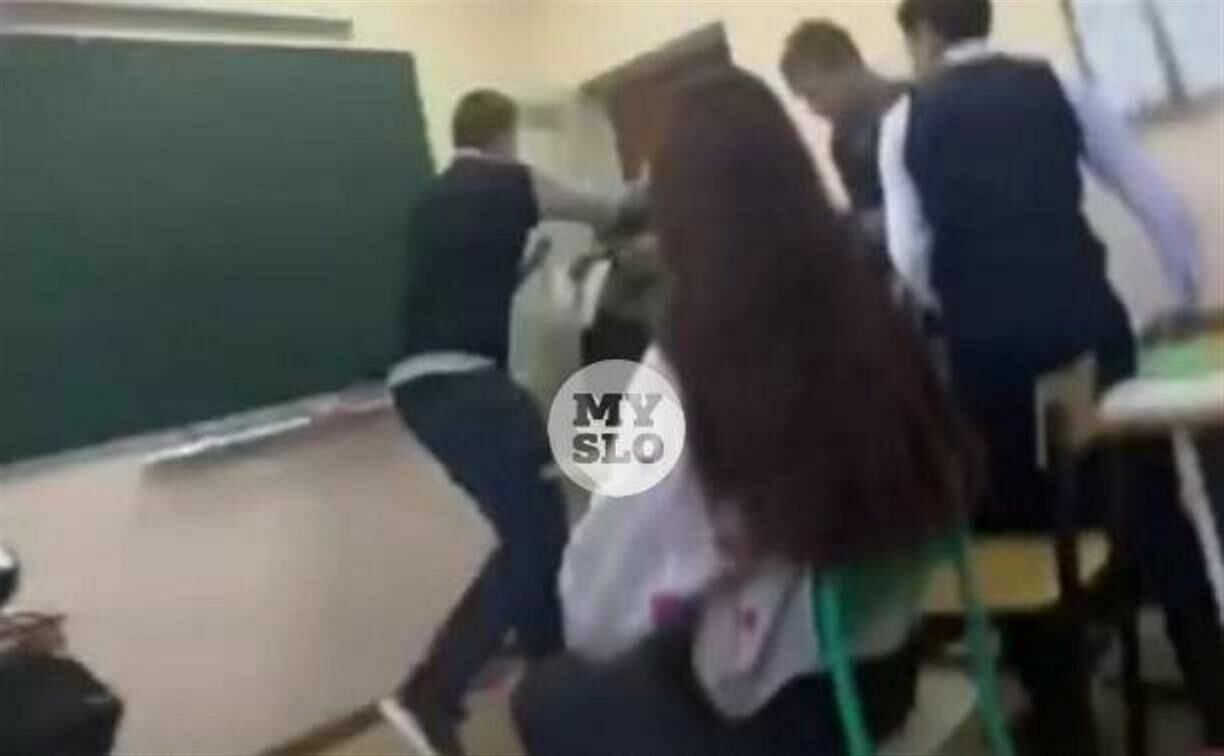 В Туле школьник ударил учителя по лицу и угрожал ножом другим педагогам