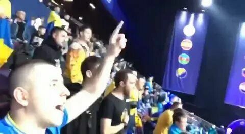 УЕФА расследует поведение украинских фанатов во время матча ЧЕ между Украиной и РФ