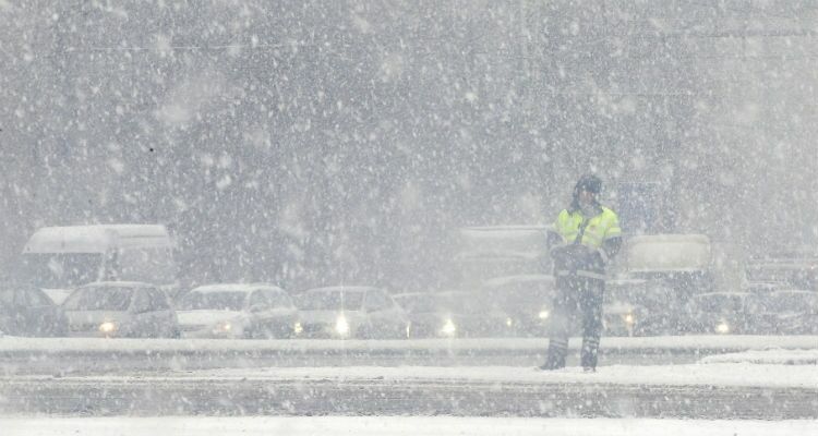 В Москве объявлен оранжевый уровень погодной опасности: снег будет идти весь день
