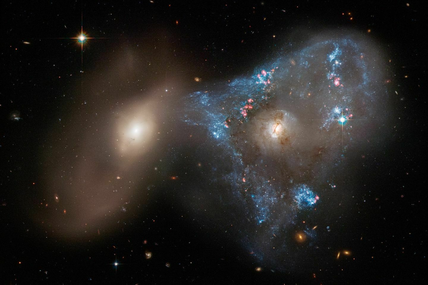 Астрономы показали, что произойдет с нашей галактикой через 4,5 млрд лет (видео)