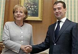 Медведев и Меркель встречаются в Сочи
