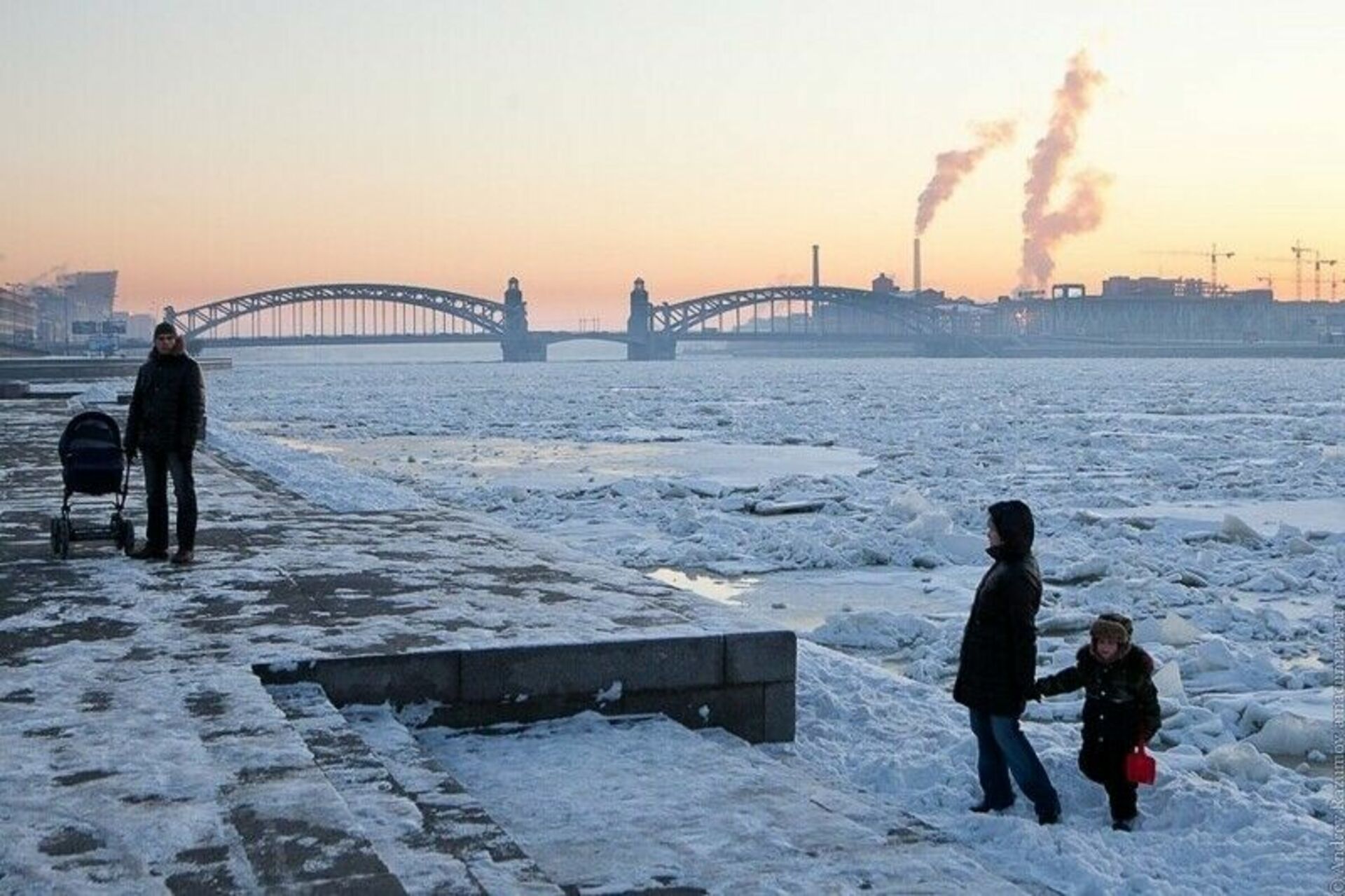 Каким будет апрель в спб. Мороз в Санкт Петербурге. Санкт-Петербург холодная зима. Зима Петербург Мороз. Питер холод.