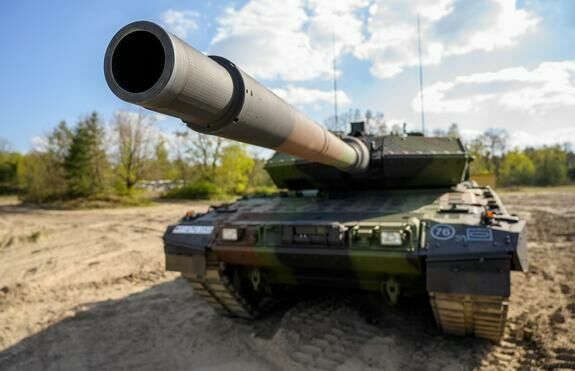 Испанцы готовы перебросить на Украину танки Leopard и зенитные ракеты