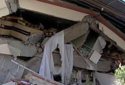 В Турции подтверждена гибель 217 человек от землетрясения
