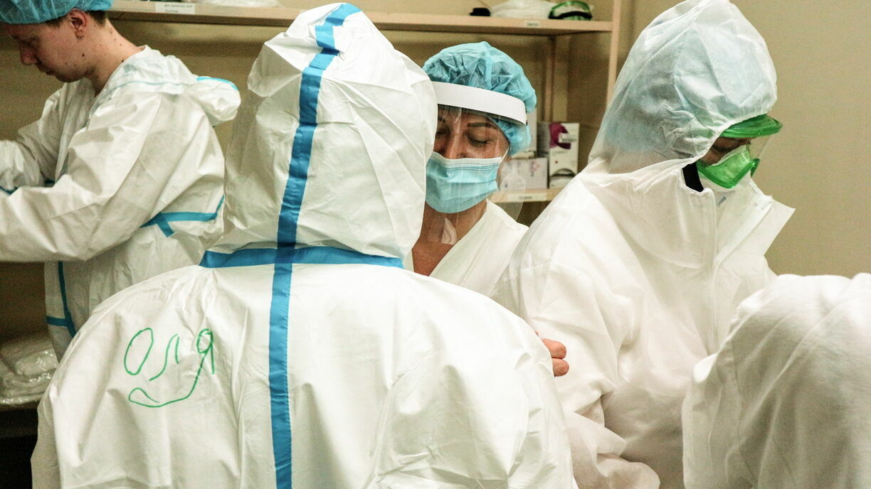 В Ростовской области за время пандемии коронавирус выявили у 400 медиков