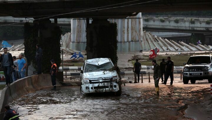 В центре Тбилиси сошел новый оползень, также спасатели обнаружили тело еще одной погибшей