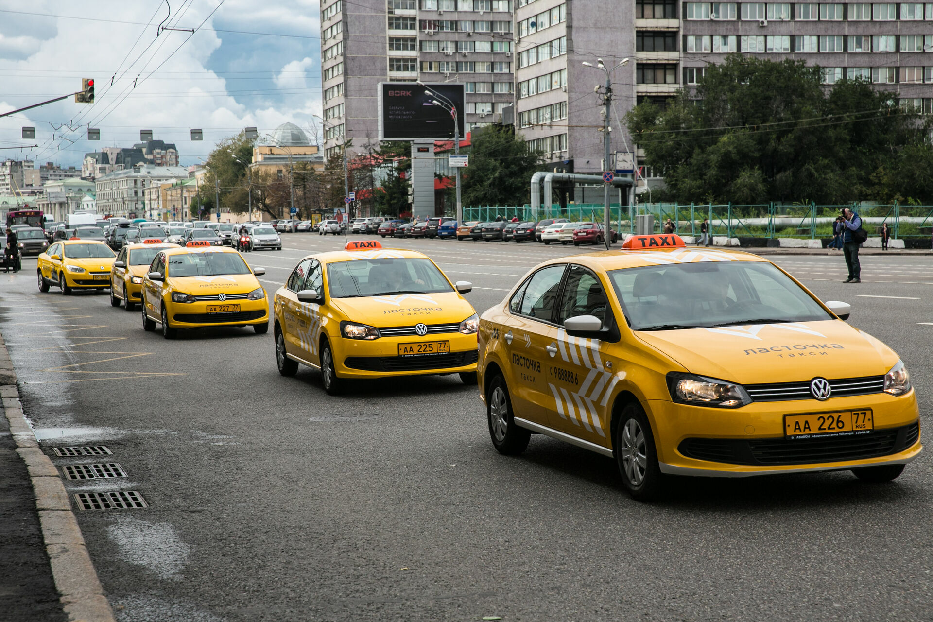 Россия заняла первое место среди стран, где дешевле ездить на такси