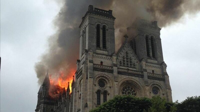 Политика «открытых дверей» привела Европу к горящим соборам