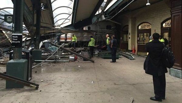 Крушение поезда в Нью-Джерси: трое погибших, около сотни раненых
