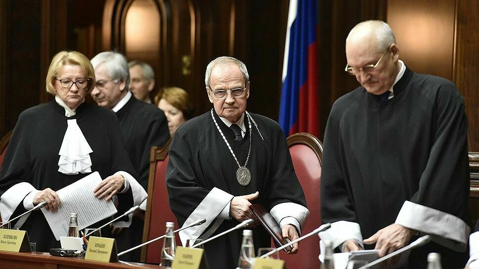 Вопрос дня: знают ли судьи КС Конституцию РФ?