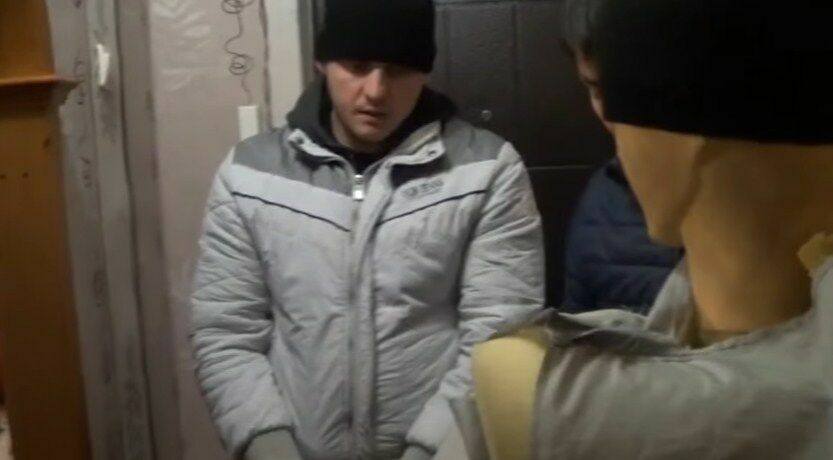 Житель Омска Роман Гладков рассказал, как убивал двух девушек у себя дома