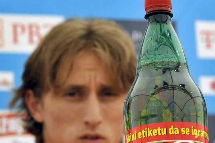 Правительство хочет ввести поэтапный запрет на алкоголь в пластиковой таре