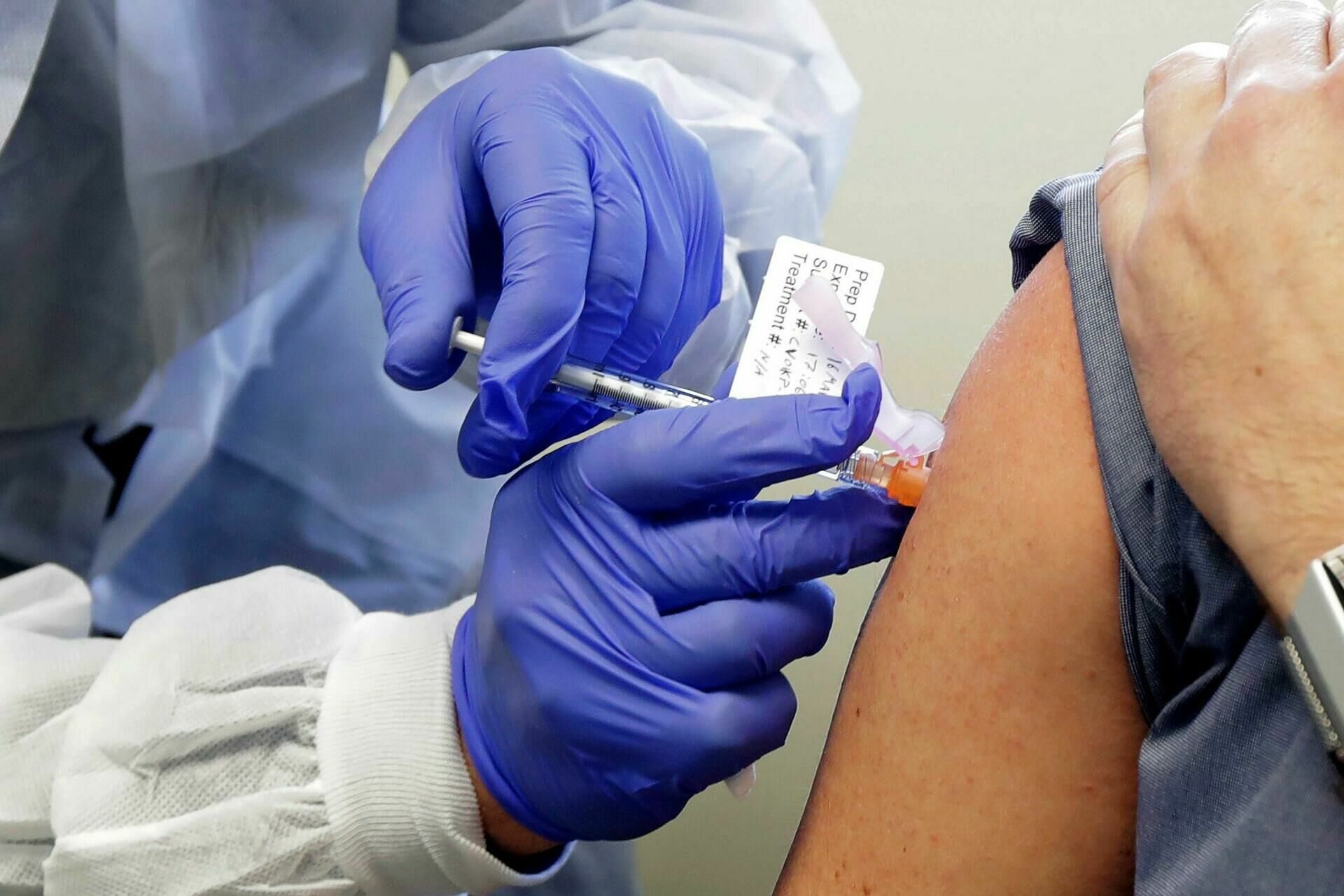 Испытавшие вакцину «Вектора» добровольцы сомневаются в ее эффективности