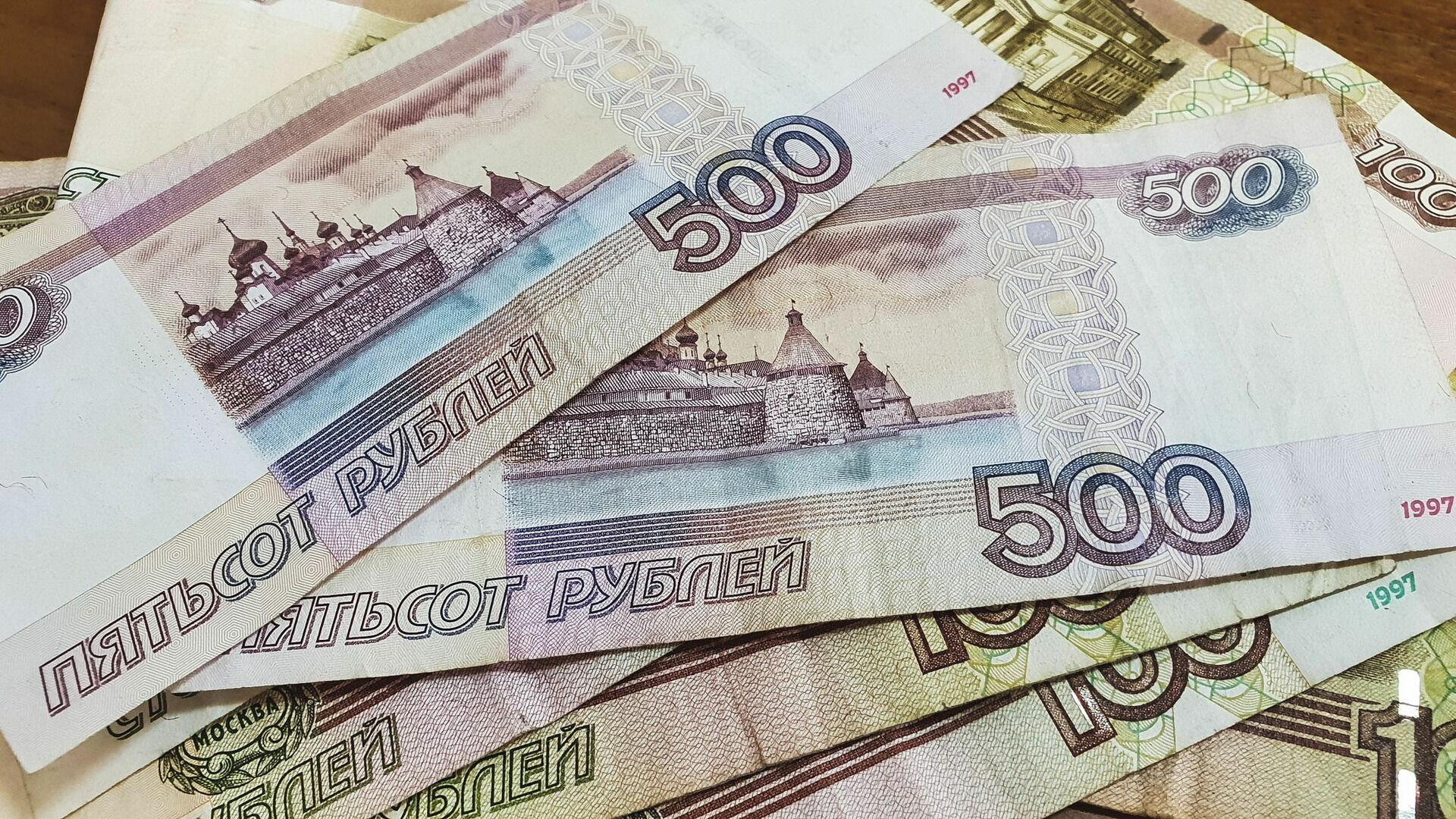 В банках сложился дефицит рублевых средств